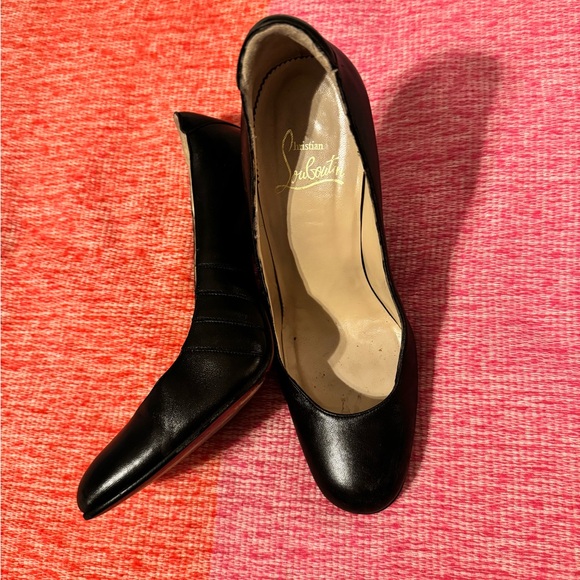 Christian Louboutin Used, in very good shape, black leather 4” heels. - Picture 7 of 8